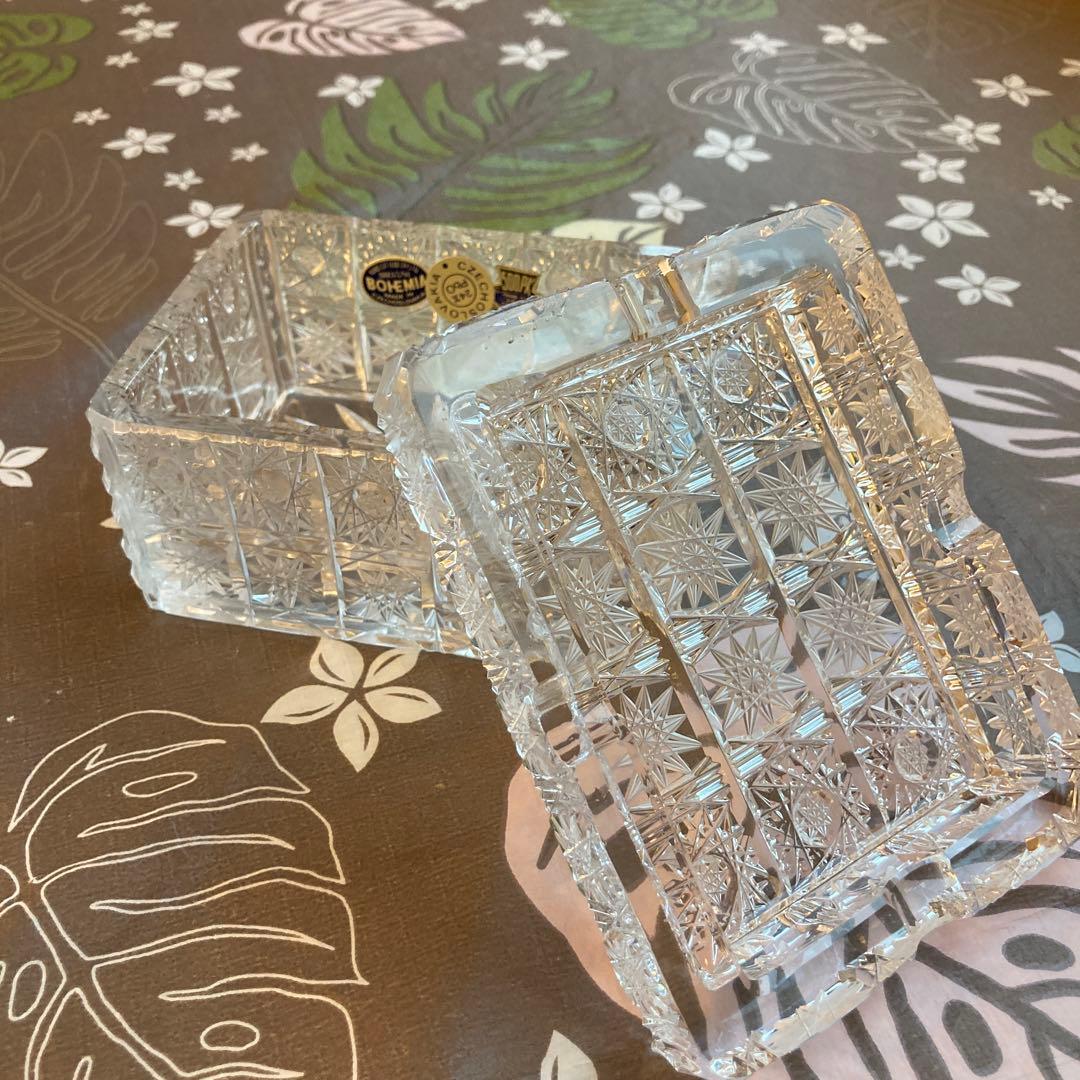 ボヘミアングラスの灰皿等小物入れ