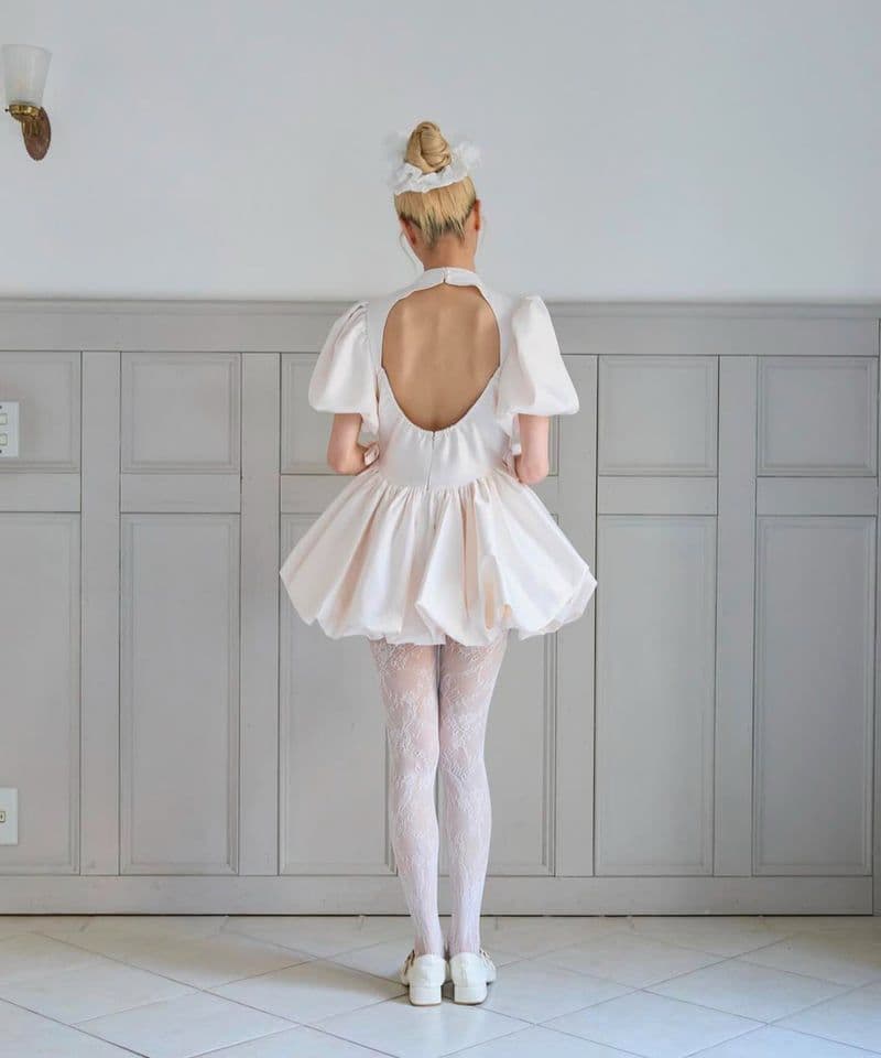 トリートユアセルフ サテンバルーンペプラムミニワンピース ピンク