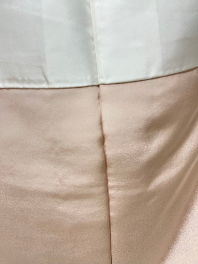 しゃちょう様正絹 付け下げ白地 花瓶に枝垂れ梅花、袷全体しつけ糸、美品