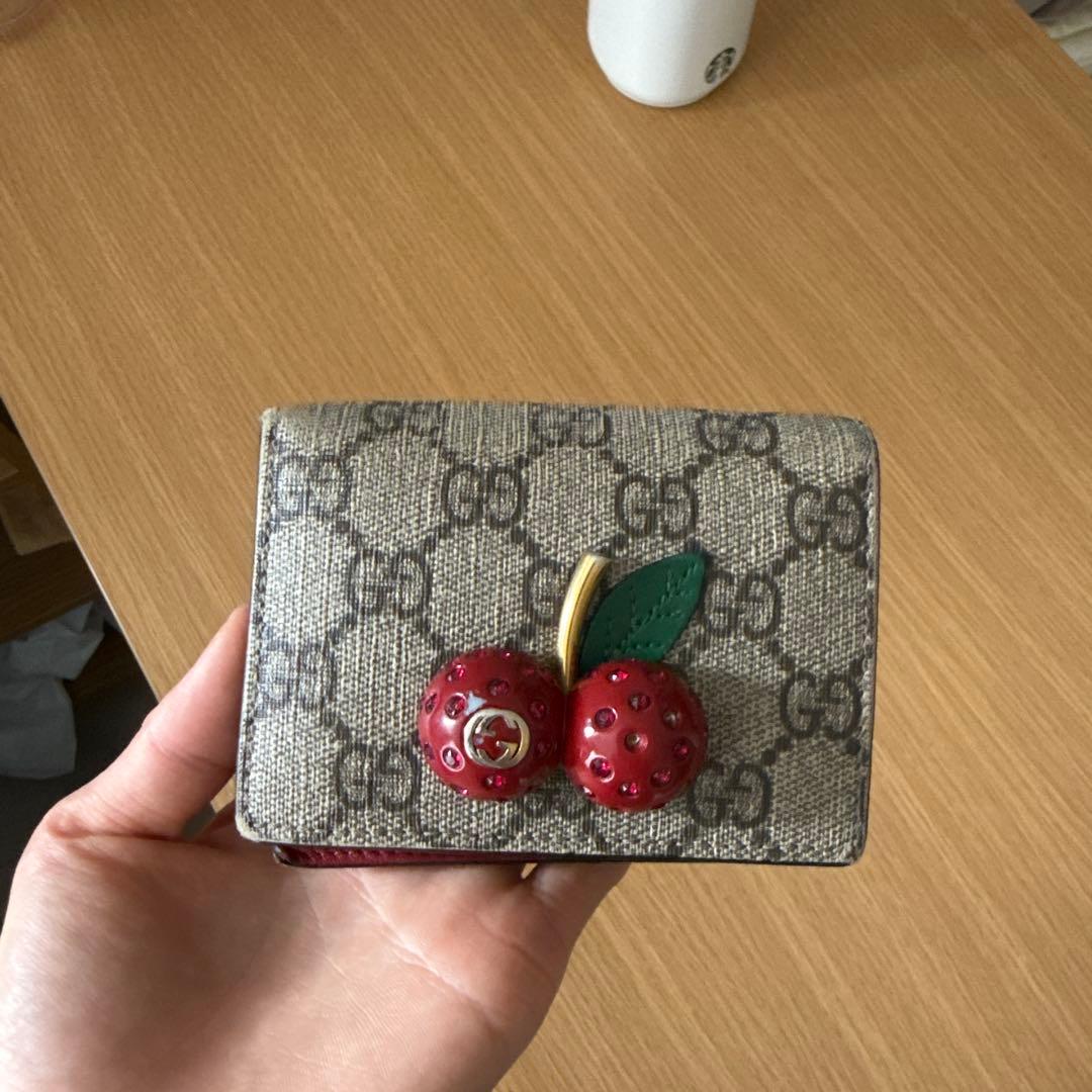GGパターン チェリー装飾 二つ折り財布 - メルカリ