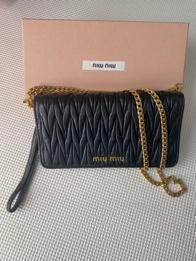 miumiu チェーンウォレット miu miu（ミュウミュウ） 中古 チェーンウォレット レディース