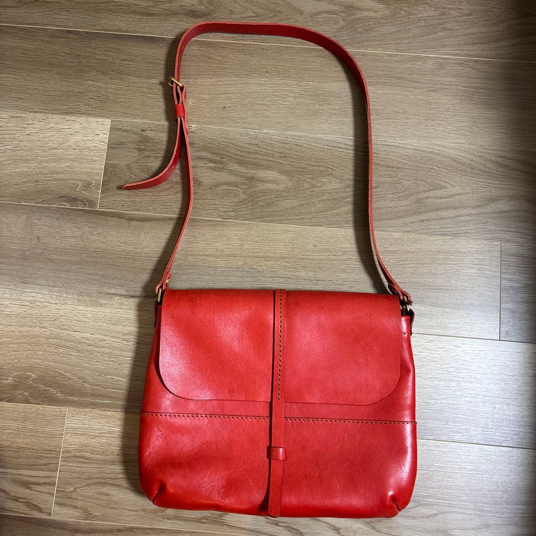 ヘルツ　レザー ショルダーバッグ　レッド 初秋、レッドの鞄をお勧めします｜革鞄・革小物のHERZ公式通販