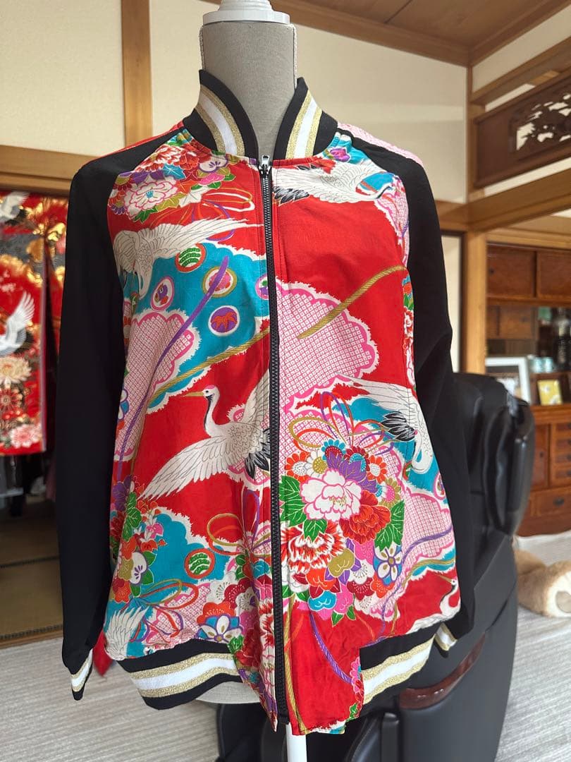 着物リメイク　和柄スカジャン 赤 黒 鶴 花柄 絡繰魂 抜刀娘 バットウムスメ 和柄 スカジャン メンズ リバーシブル