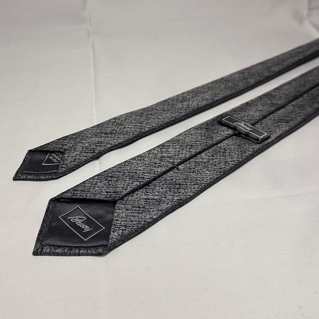 極美品☆ブリオーニ☆ネクタイ☆ネイビー☆シルバー☆ソリッド☆織柄