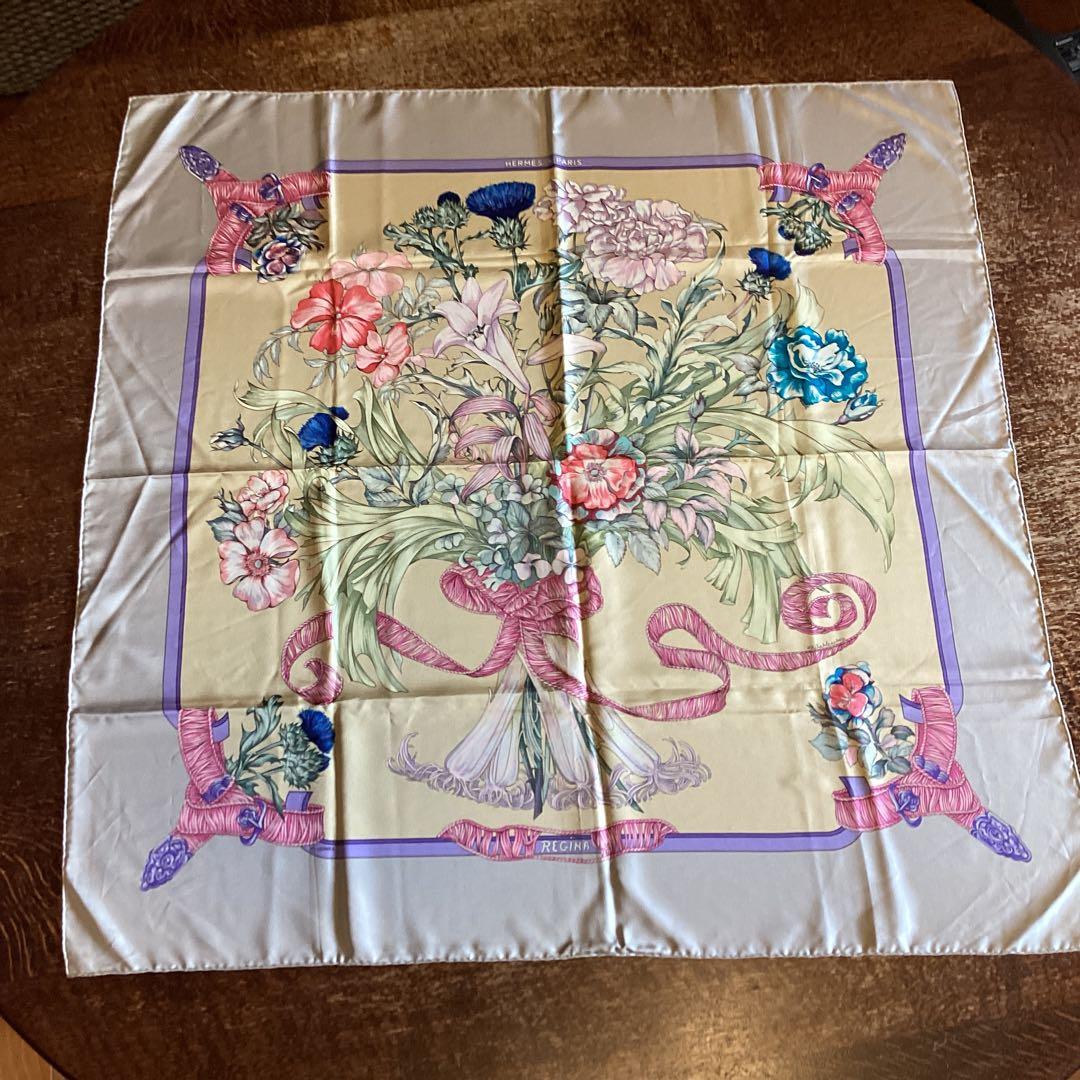 ＨＥＲＭＥＳ-PARIS 大判　90×90 HERMES（エルメス） カレ90 LES ARMES DE PARIS パリの紋章 大判シルク