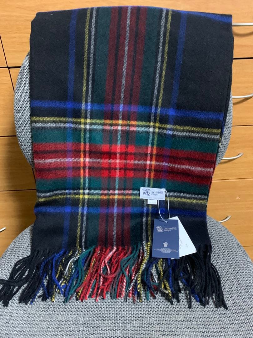 i*i様 ジョンストンズ スカーフ　ブラックスチュワートタータンチェック 大判カ Johnstons of Elgin（ジョンストンズ オブ エルガン） ジョンストンズ