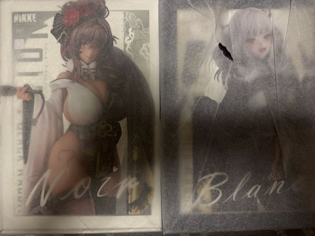 勝利の女神：NIKKE ブラン：ホワイトラビット ノワール：ブラック