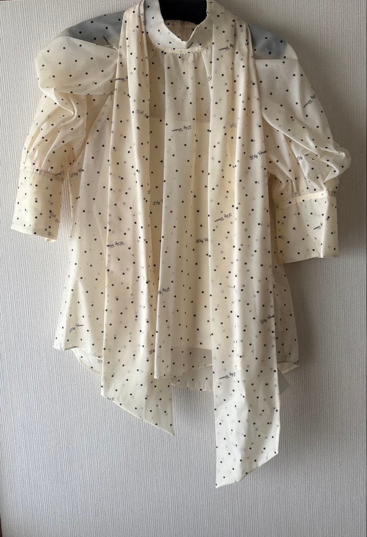 新品タグ付き✨LILY BROWN ラグランオーガンザボウタイブラウス DOT