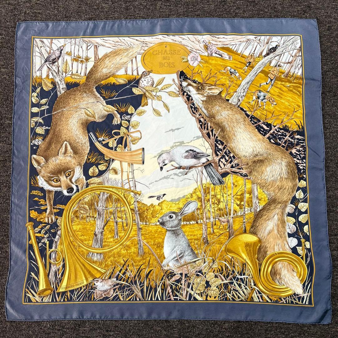 HERMES　カレ90　CHASSE AU BOIS シルク100%　紺色 エルメス カレ90 CHASSE au BOIS 森の狩猟 ストール カシミヤ×シルク
