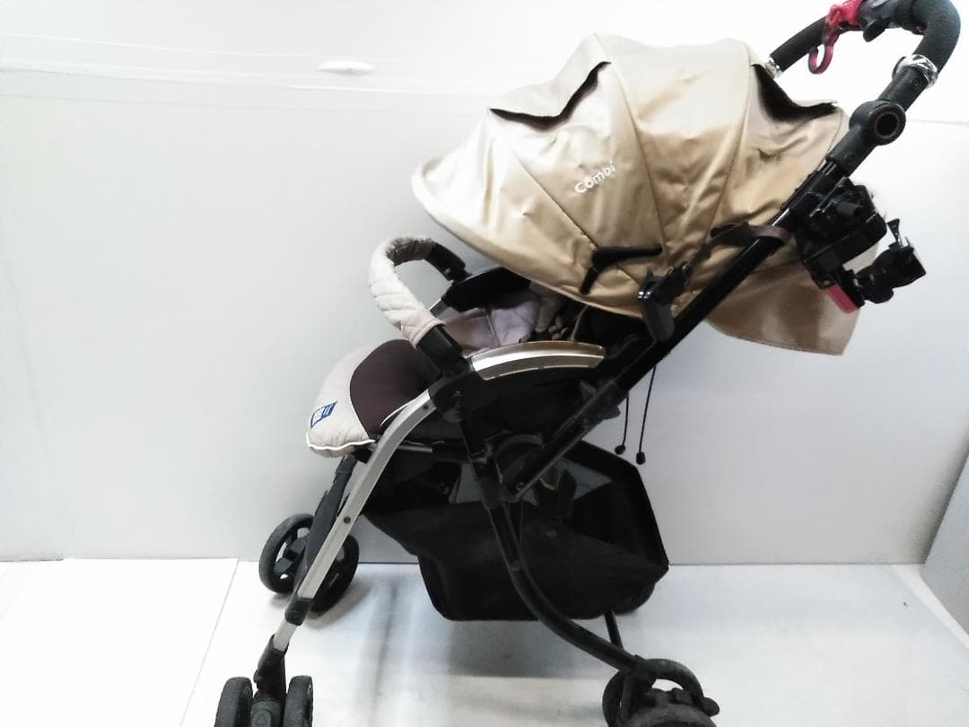コンビ A型ベビーカー ネムリエ オート4キャス UE-630○ - メルカリ