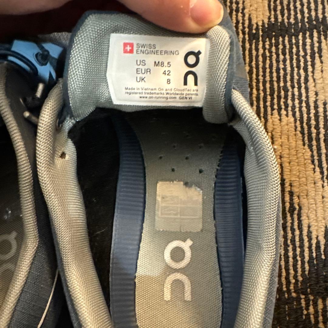 on cloud 5 ネイビー　26.5cm