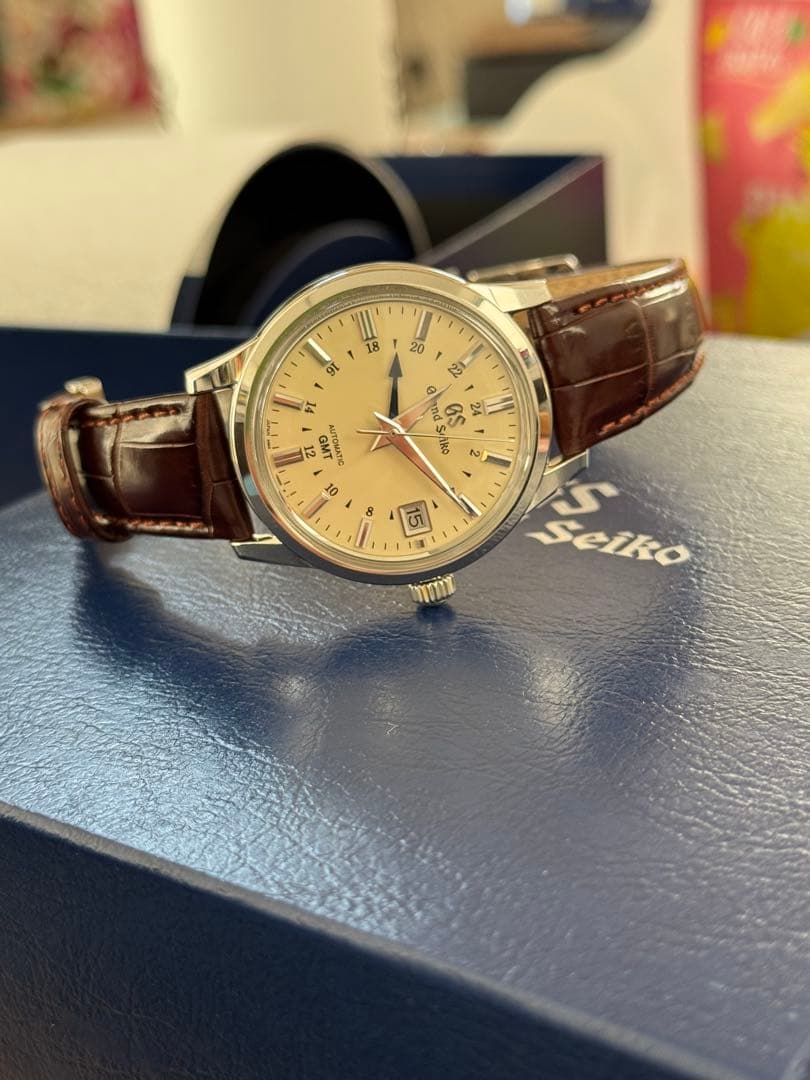 ⭐︎大谷選手ドジャース入団会見着用時計⭐︎SBGM221 5年保証 茶色革