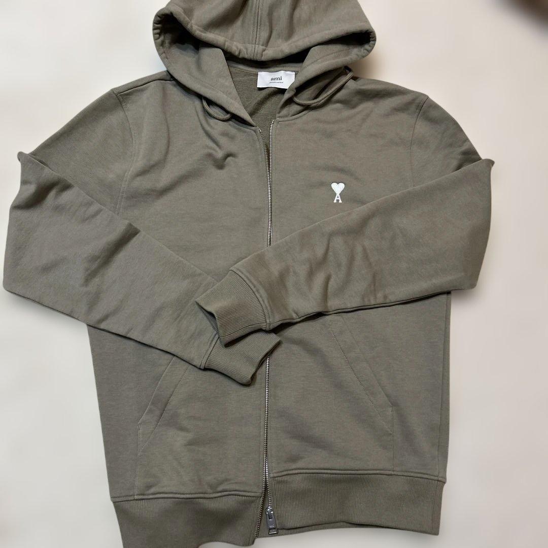 AMI PARIS オリーブグリーンAMIDE COEUR ジップパーカー AMI PARIS(アミパリス) ジップパーカー グリーン サイズ S｜【公式