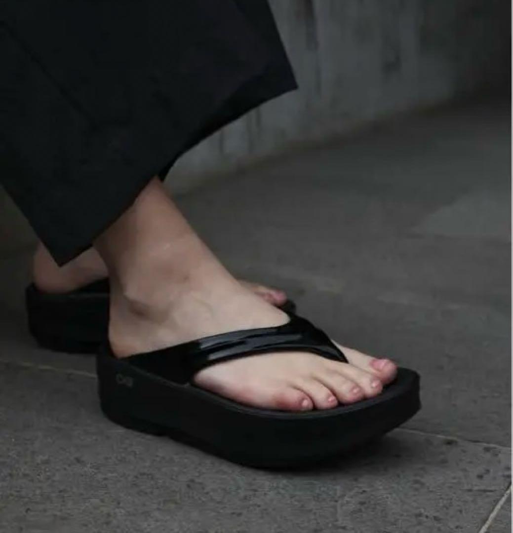 OOFOS ウーフォス　厚底リカバリーサンダル　38 24cm OOFOS(ウーフォス)のリカバリーサンダル（厚底）／OOmega通販