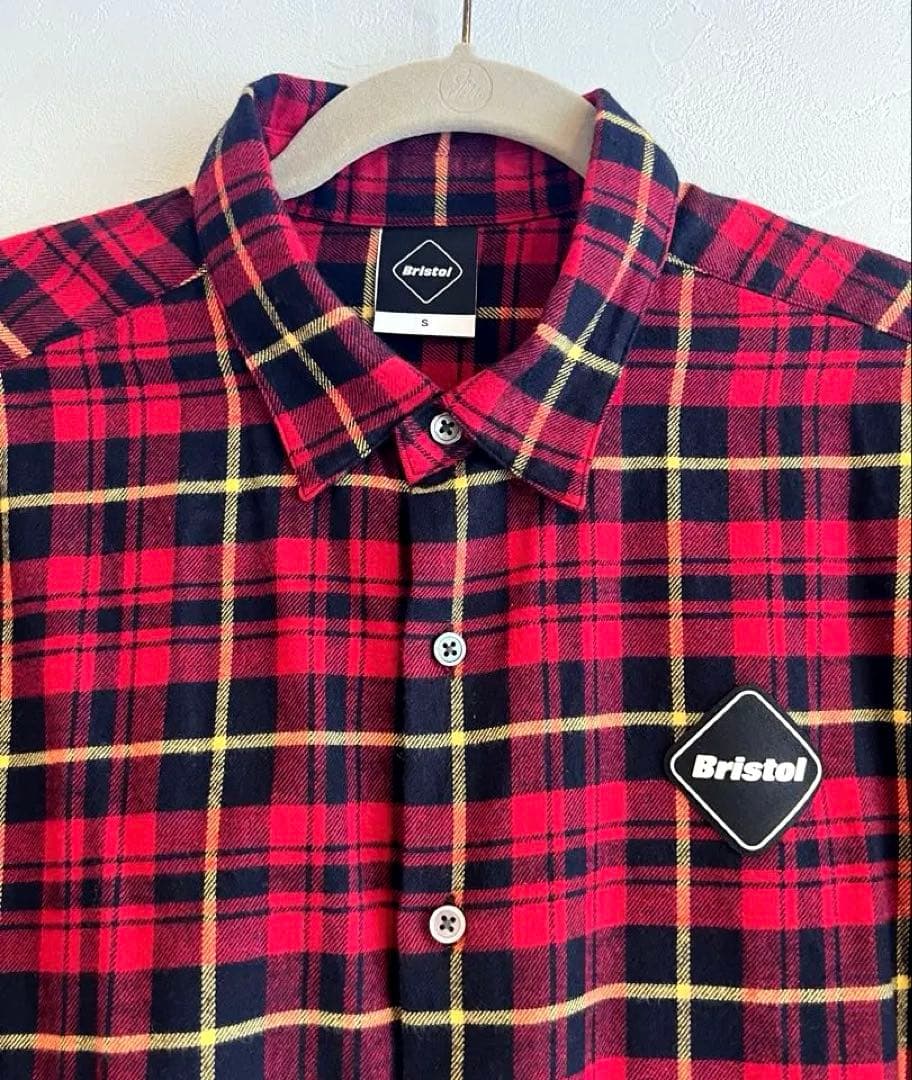 美品エフシーレアルブリストル F.C.Real Bristol ビッグロゴシャツ