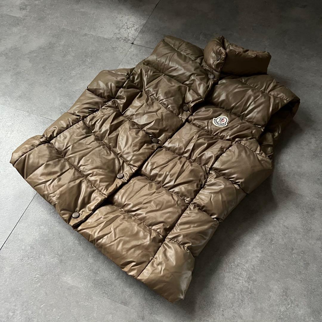 希少カラー‼️】モンクレール ダウンベスト ブラウン S - メルカリ