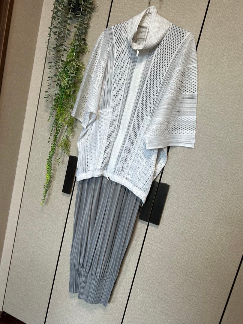 プリーツプリーズ Fluffy Basics ジャンプスーツ - メルカリ