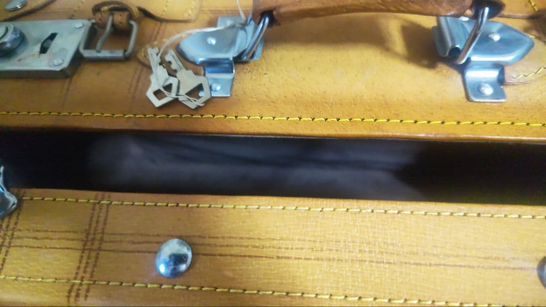 本革】 トランクケース キャメル 鍵付き(色褪せ、日焼け、若干染みあり)