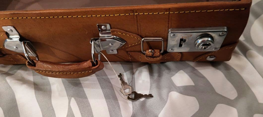 本革】 トランクケース キャメル 鍵付き(色褪せ、日焼け、若干染みあり)