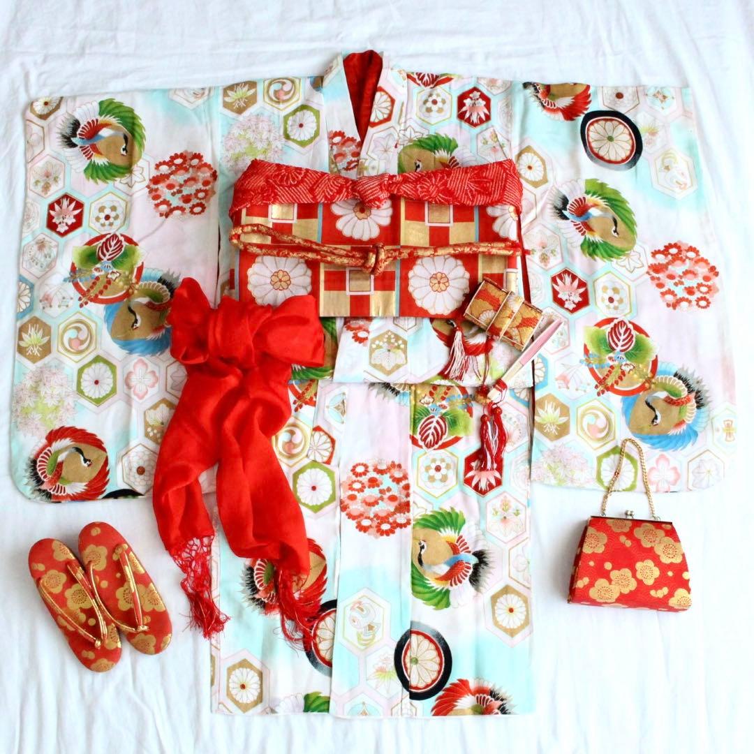 七五三 7歳 女の子 子供 アンティーク 鶴 着物 帯 セット T7-001A 七歳祝着 アンティーク 白地鶴と孔雀 - 円居の着物レンタル