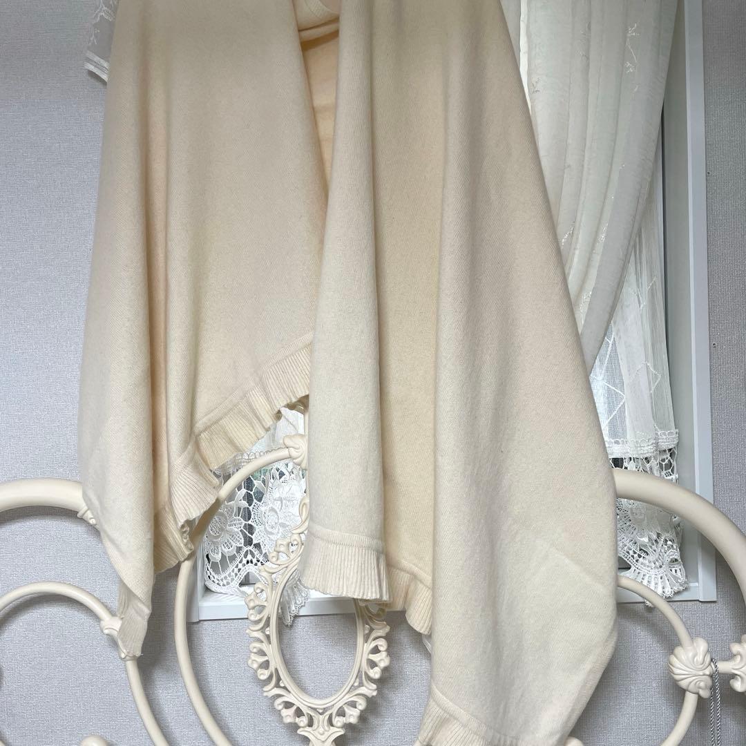 ♡フォクシーフリルストールカシミア100%♡エクリュ肌寒い日に♡本日