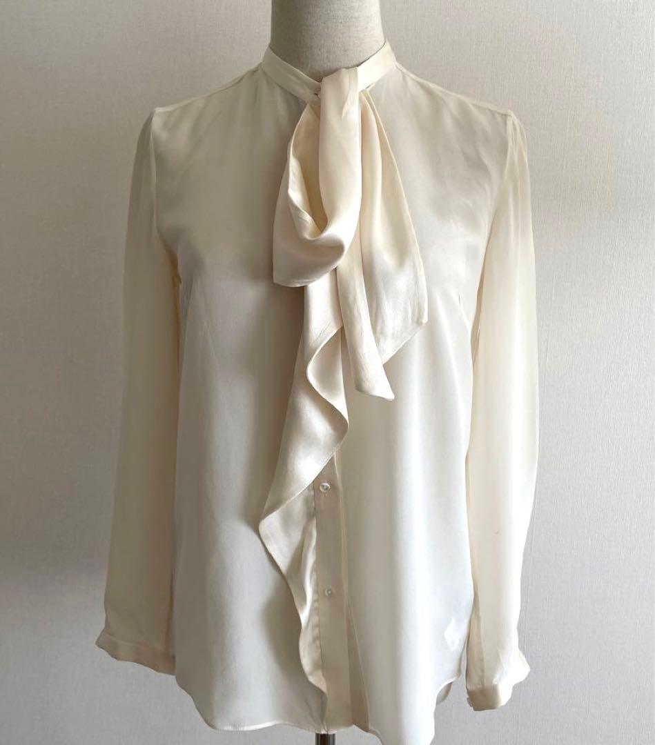 《美品》トゥモローランドコレクション　シルクサテン　ボウタイブラウス　3.3万