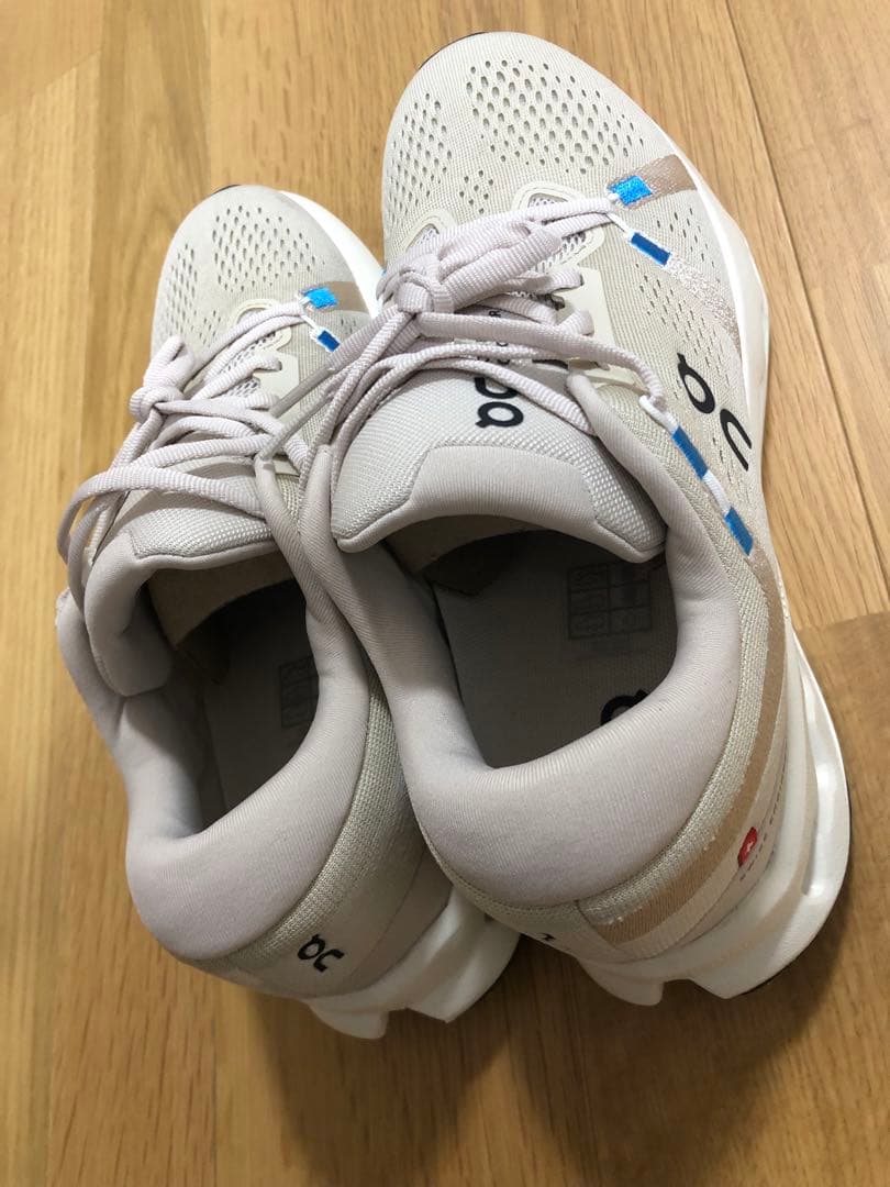 On ランニングシューズ Cloudsurfer 2 25.5cm