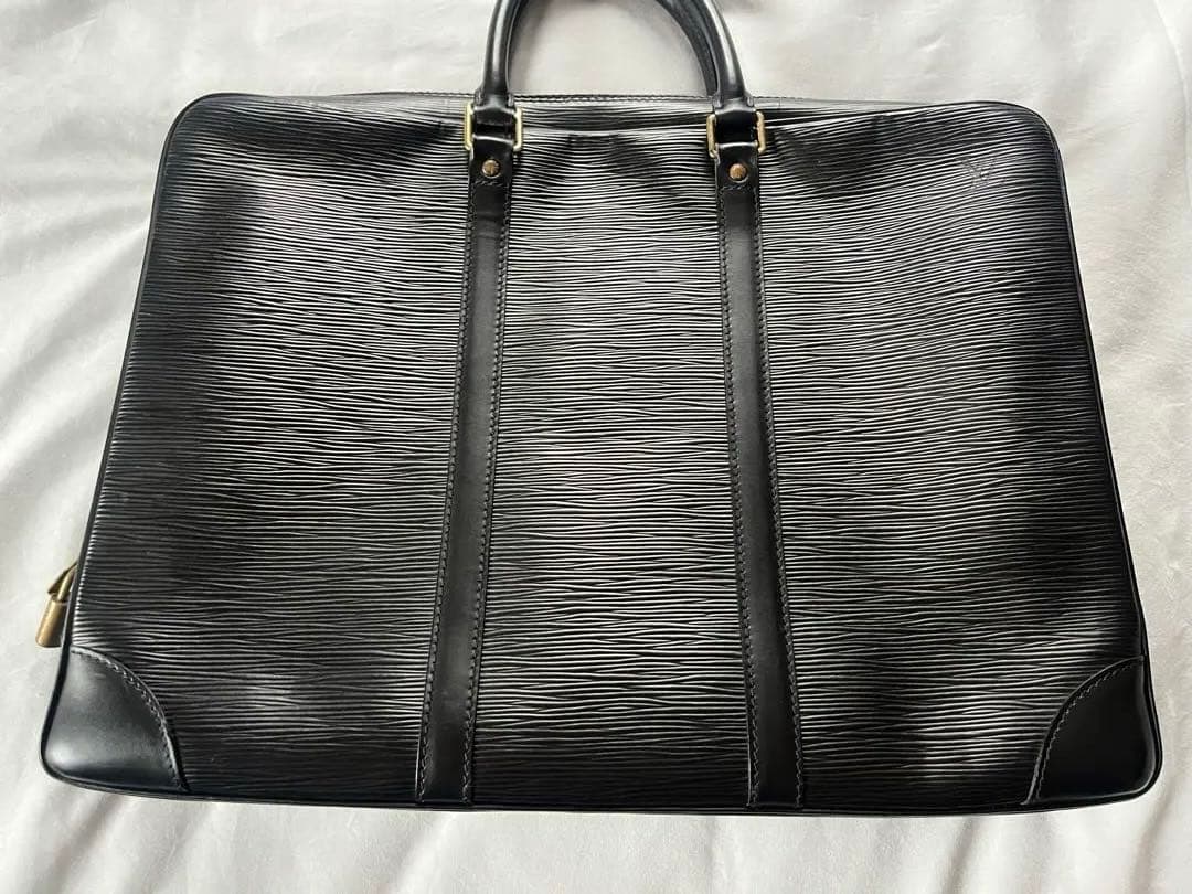 Louis Vuitton エピ ポルトドキュマン(Watchworld様専用) - メルカリ