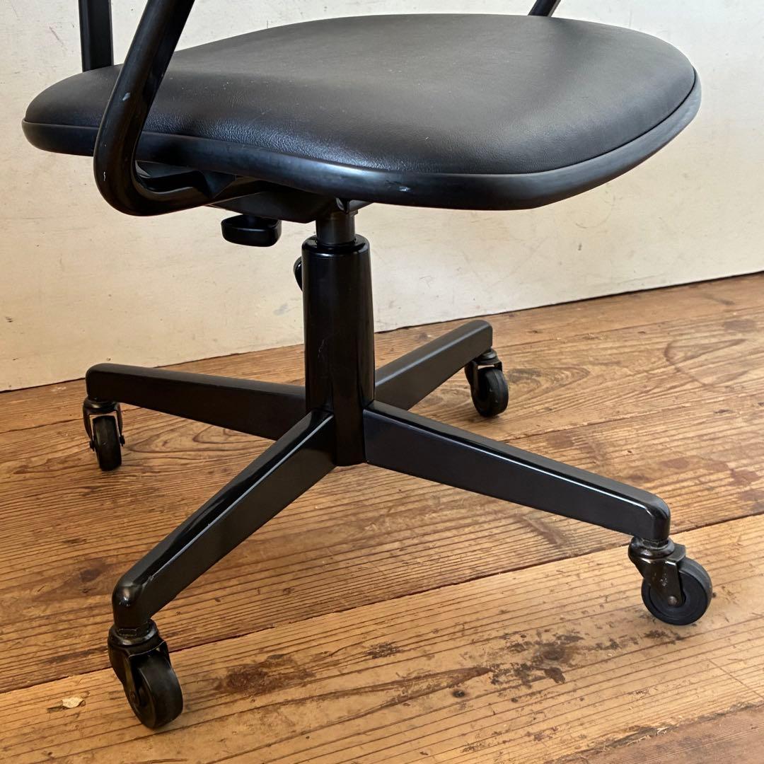 コクヨ ヴィンテージ インダストリアル デスクアームチェア - メルカリ