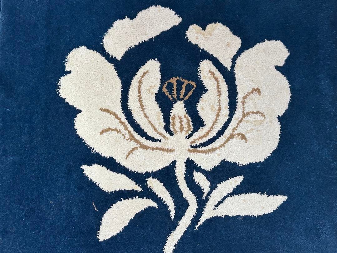 鍋島緞通 新鍋島 吉島敷物 座布団 牡丹B-1 中紺地 　-342-