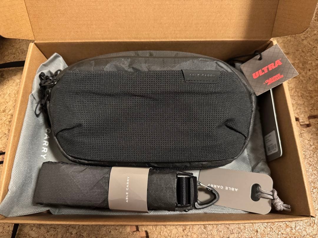 バッグ ABLE CARRY Core Sling Ultra Black Core Sling – Able Carry