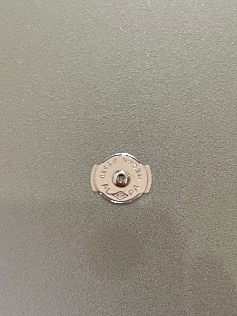 片耳　カルティエピアスキャッチのみ　Pt950刻印あり 片耳 カルティエピアスキャッチのみ Pt950刻印あり - メルカリ