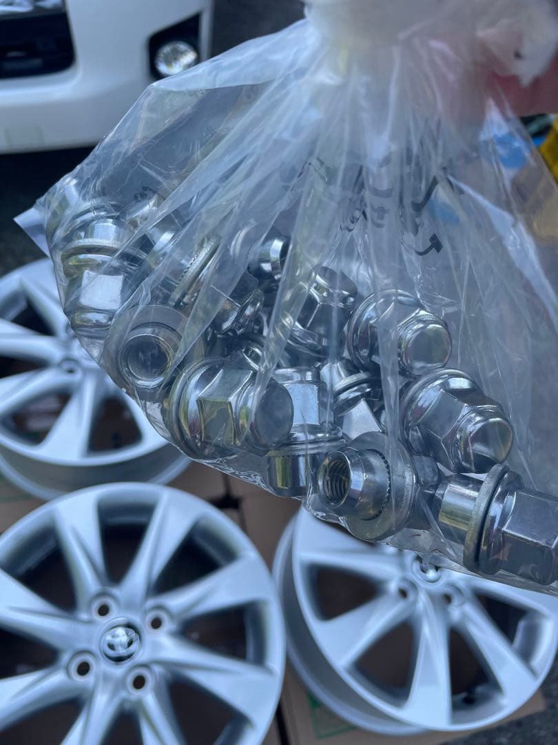 ☆トヨタ 新型アクア 純正アルミホイール 15インチ 4本セット 新車外し