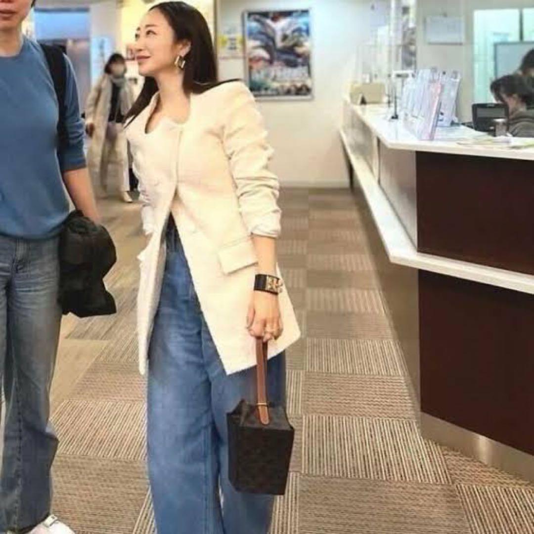 神崎恵着用♡RECTOレクト　ジャンニ シグネチャー カーブネック ジャケット CADUNEとのコラボ🤍🖤💙 着ている画像があったので、並べてみました