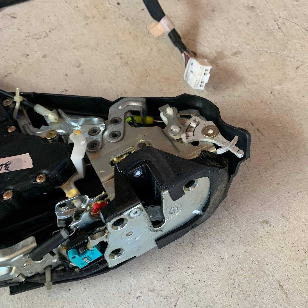 トヨタ セルシオ30 31 後期 ドアロックアクチュエーター 右後 リア