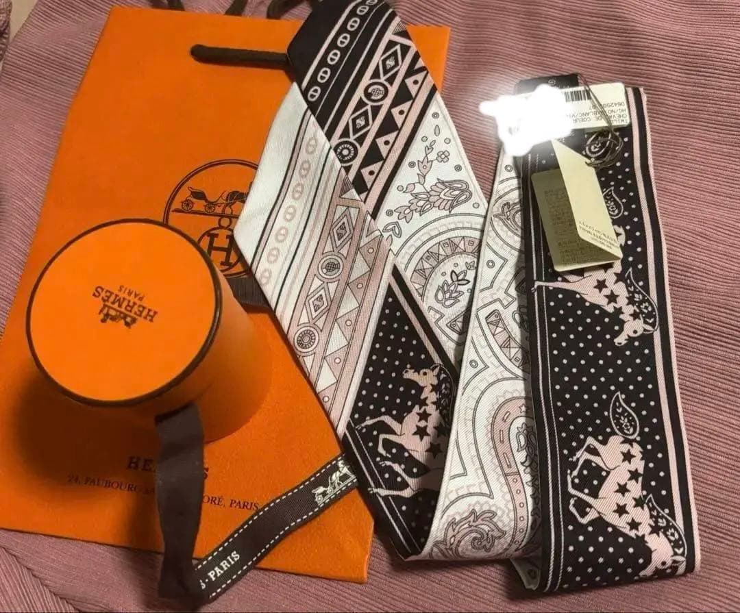 新品未使用☆エルメス ツイリー HERMES 2026SS バンダナ 黒×ピンク