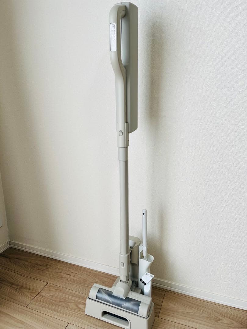 【美品】アイリスオーヤマ マジカリーナ コードレス掃除機 1.1kg 紙パック式