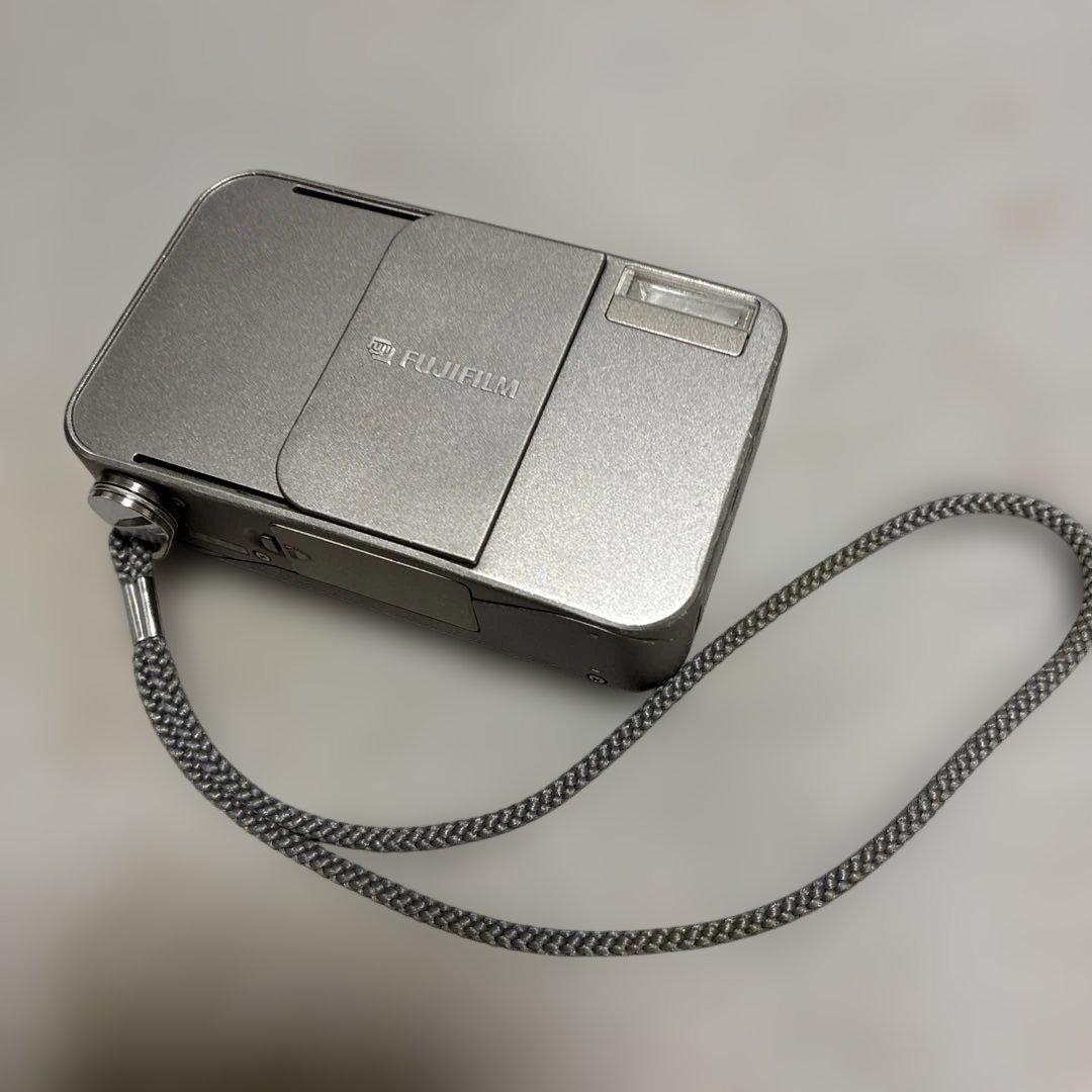 【フィルムカメラ】【ジャンク】富士フイルムCARDIA mini TIARA FUJIFILM CARDIA mini TIARA / FUJINON 28mm F3.5 富士フイルム