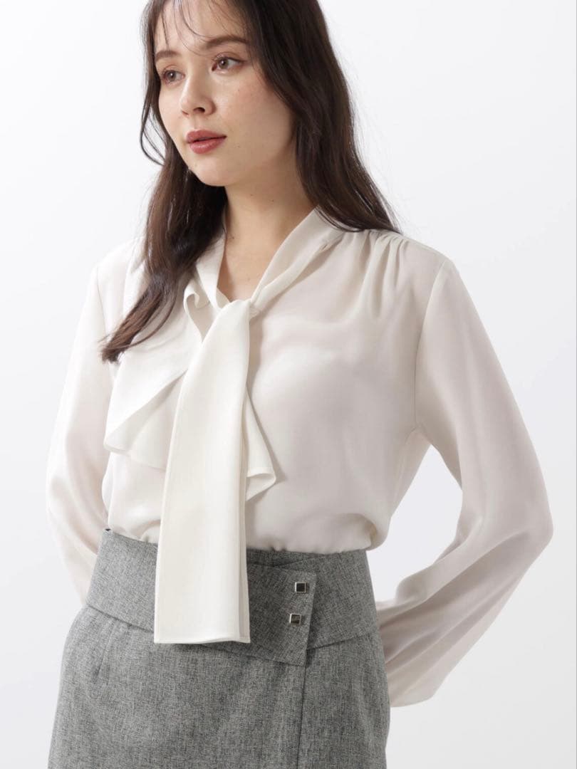 ピンキーアンドダイアン◇ラッフルアクセントボウタイブラウス