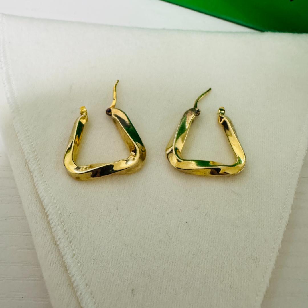 箱付】BOTTEGA VENETA ツイスト トライアングル フープ ピアス - メルカリ