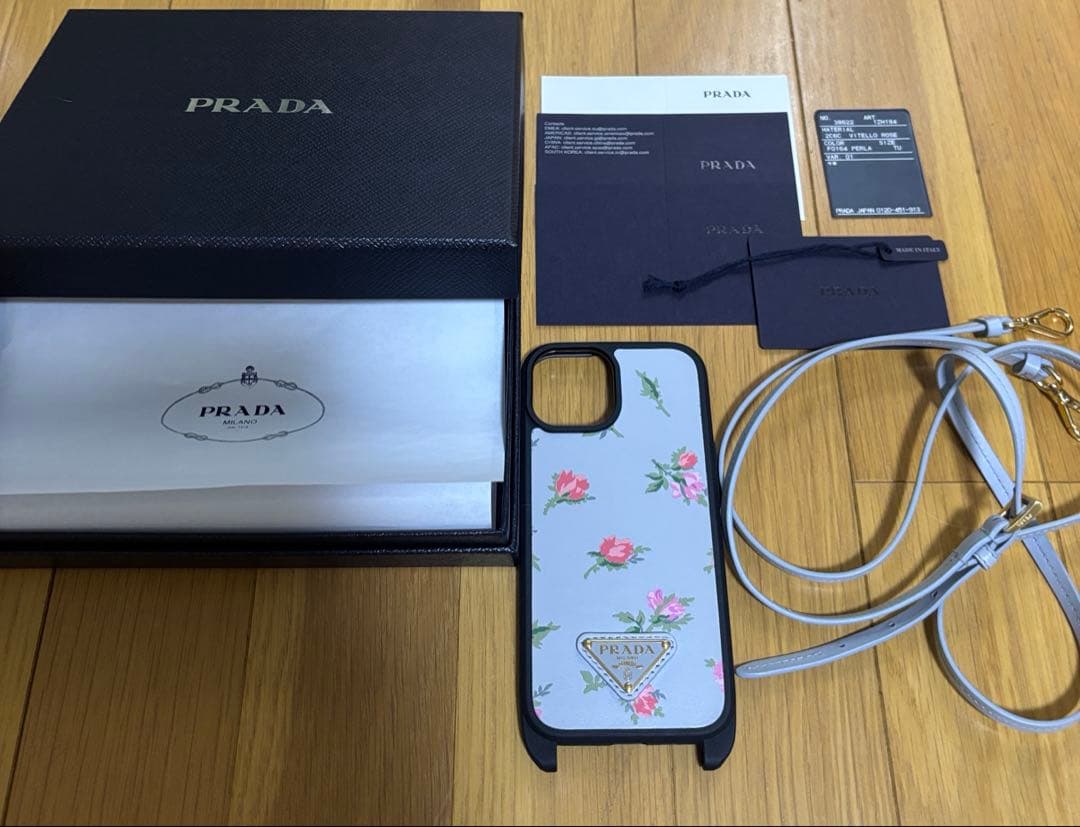 ぴ*ー様 プラダ iPhone15 ケース 花柄 日本限定品