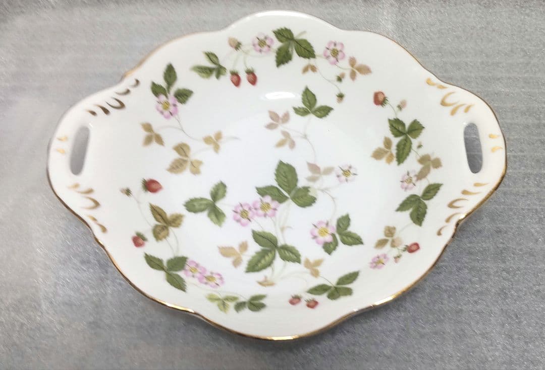 セール ウェッジウッド ワイルドストロベリー ウィンザートレイ - メルカリ