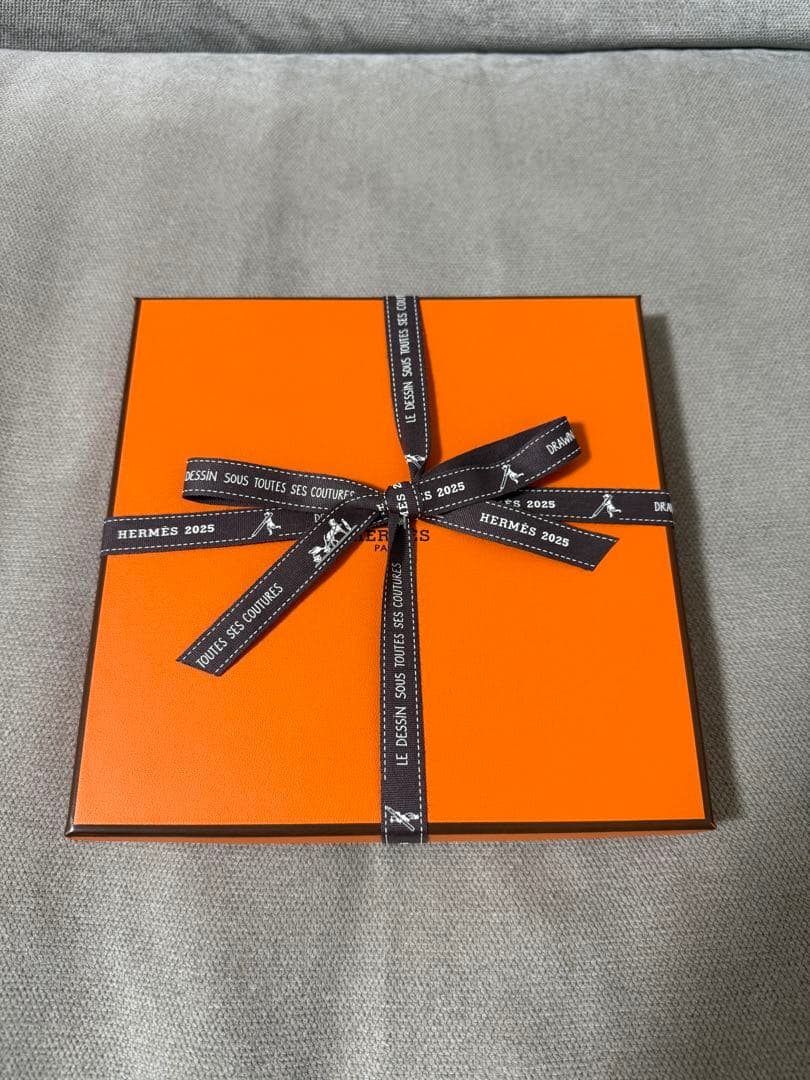 値下げ！新品未使用　エルメス　カレ 70 《華麗なるイリュージョン》　超希少