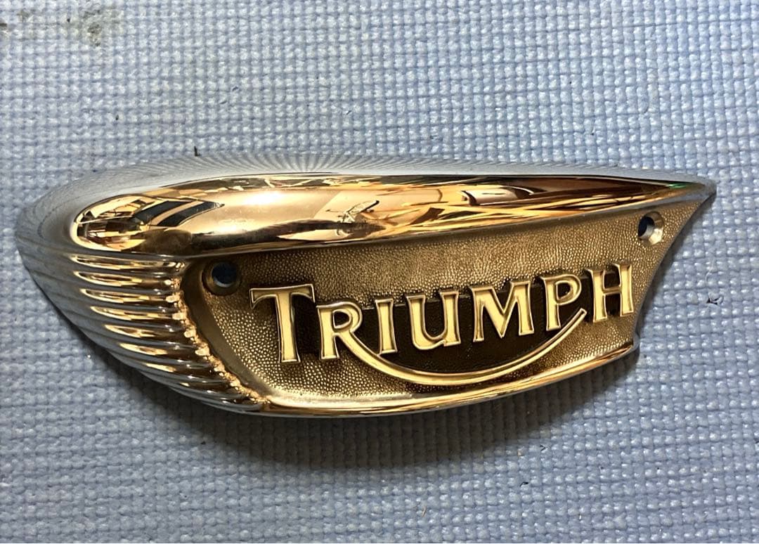 トライアンフ タンクエンブレム 未使用 - メルカリ