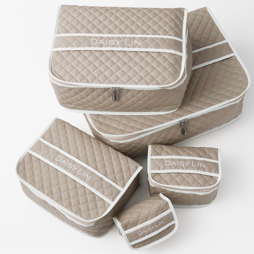 ♡極美品♡ FOXEY 今年購入 完売 希少 トラベルポーチ デイジー