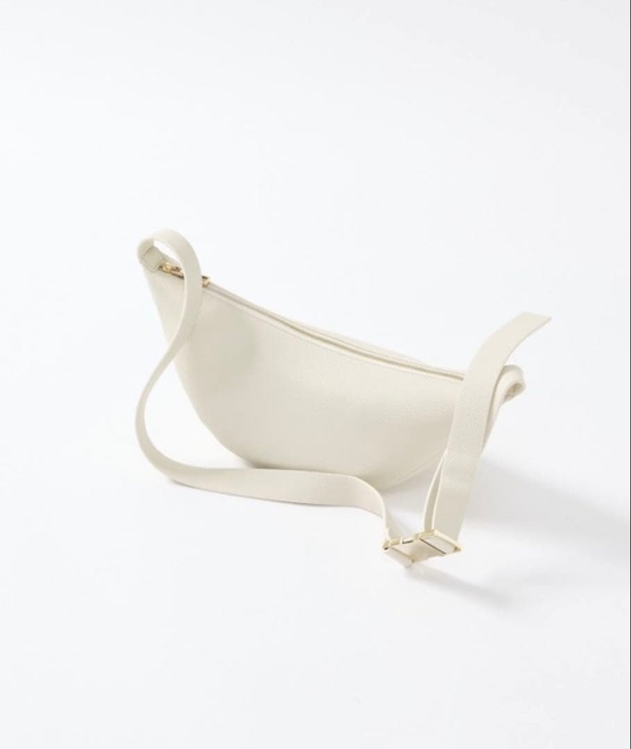 ☆期間限定サマーセール価格☆リヴドロワ カーブボディバック ホワイト