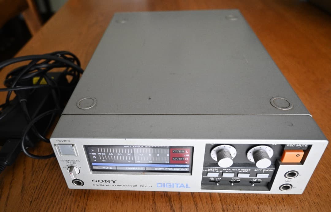 【完動品】SONY PCM-F1 デジタルオーディオプロセッサー｜汚れキズあり 完動品】SONY PCM-F1 デジタルオーディオプロセッサー｜汚れキズあり