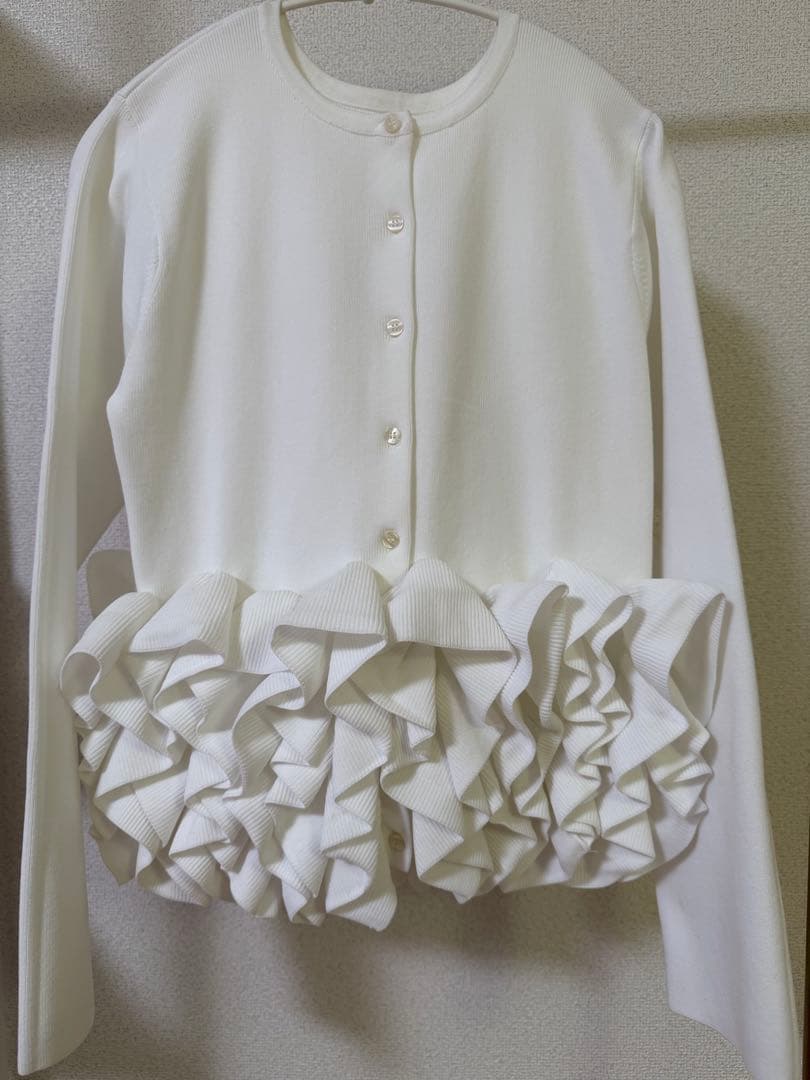 み*み様 【本物】TREFLE＋1 スワンカーディガン　ホワイト スワンカーディガン | Cardigan,長袖 | | TREFLE＋1（トレフルプラスワン）