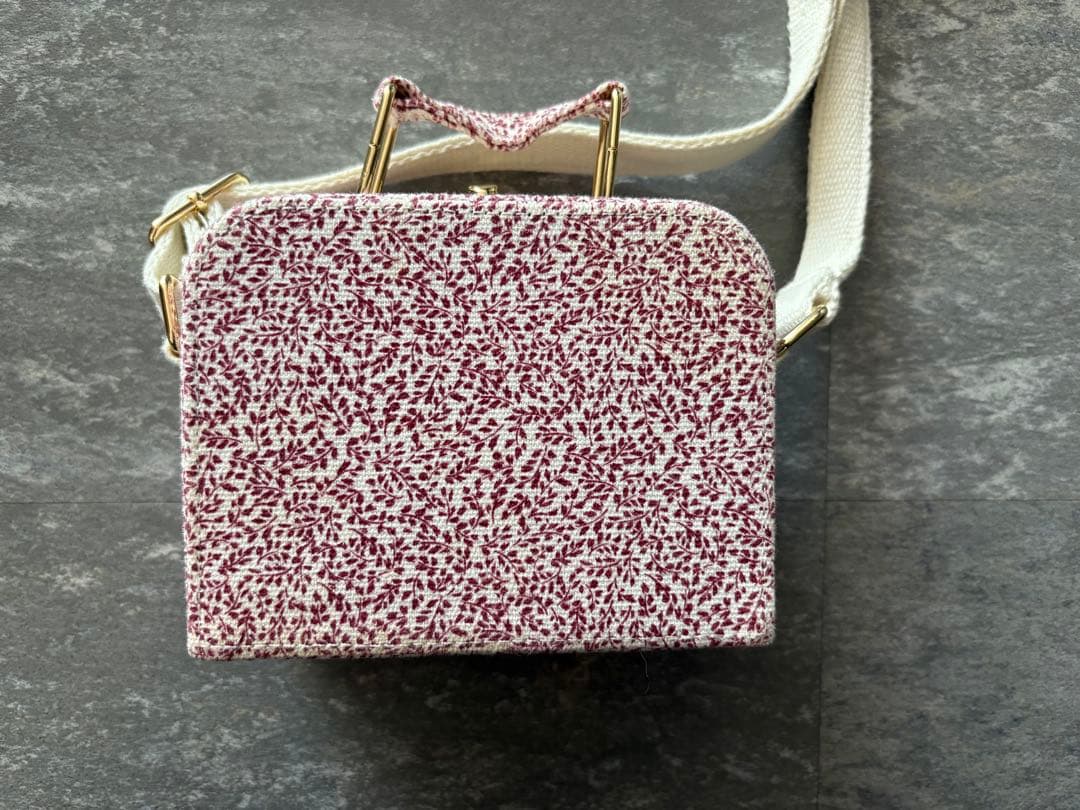 ボンポワン Bonpoint チェリー柄ポシェット - メルカリ