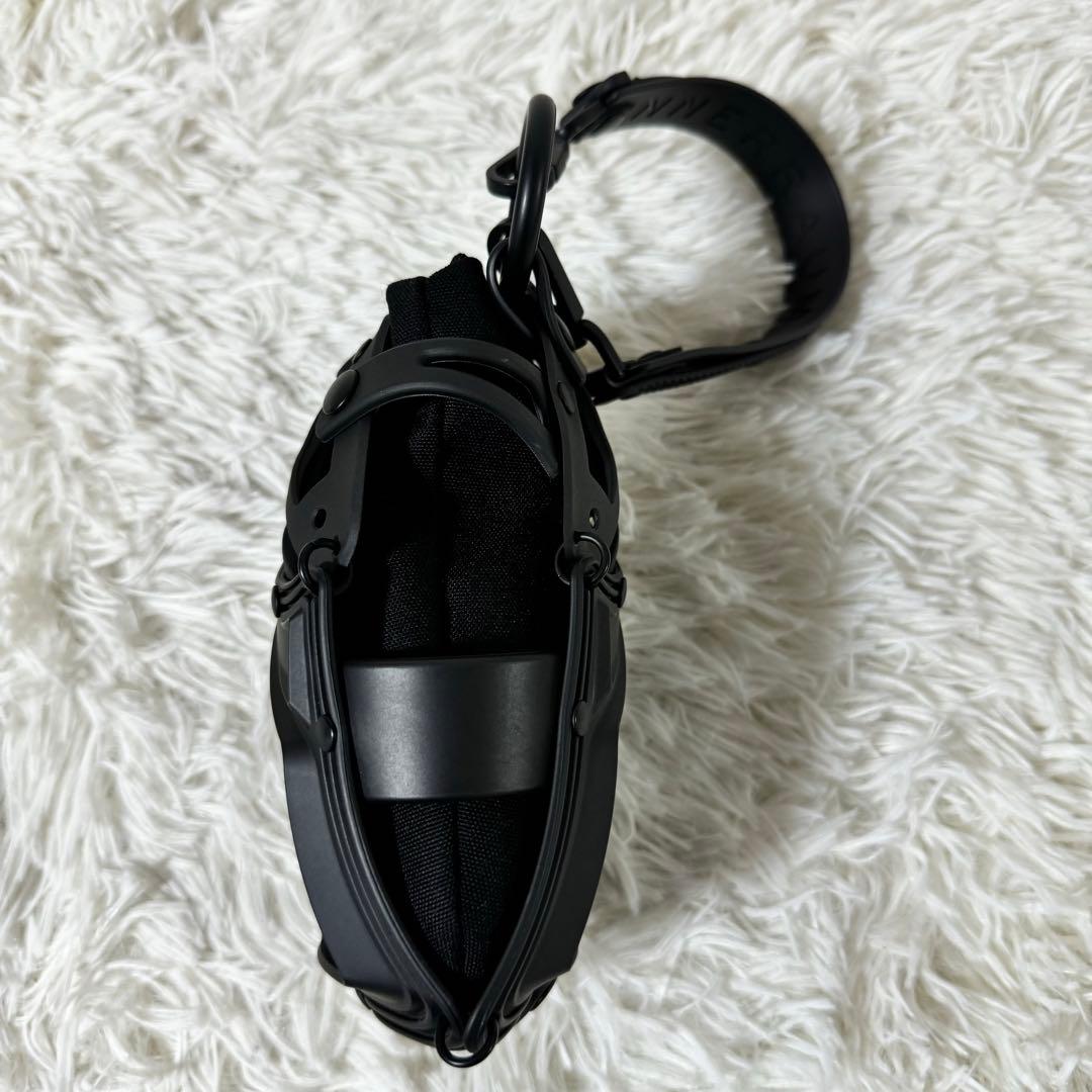 新品未使用✨INNERRAUM panelled phone pouch 完売品 - メルカリ